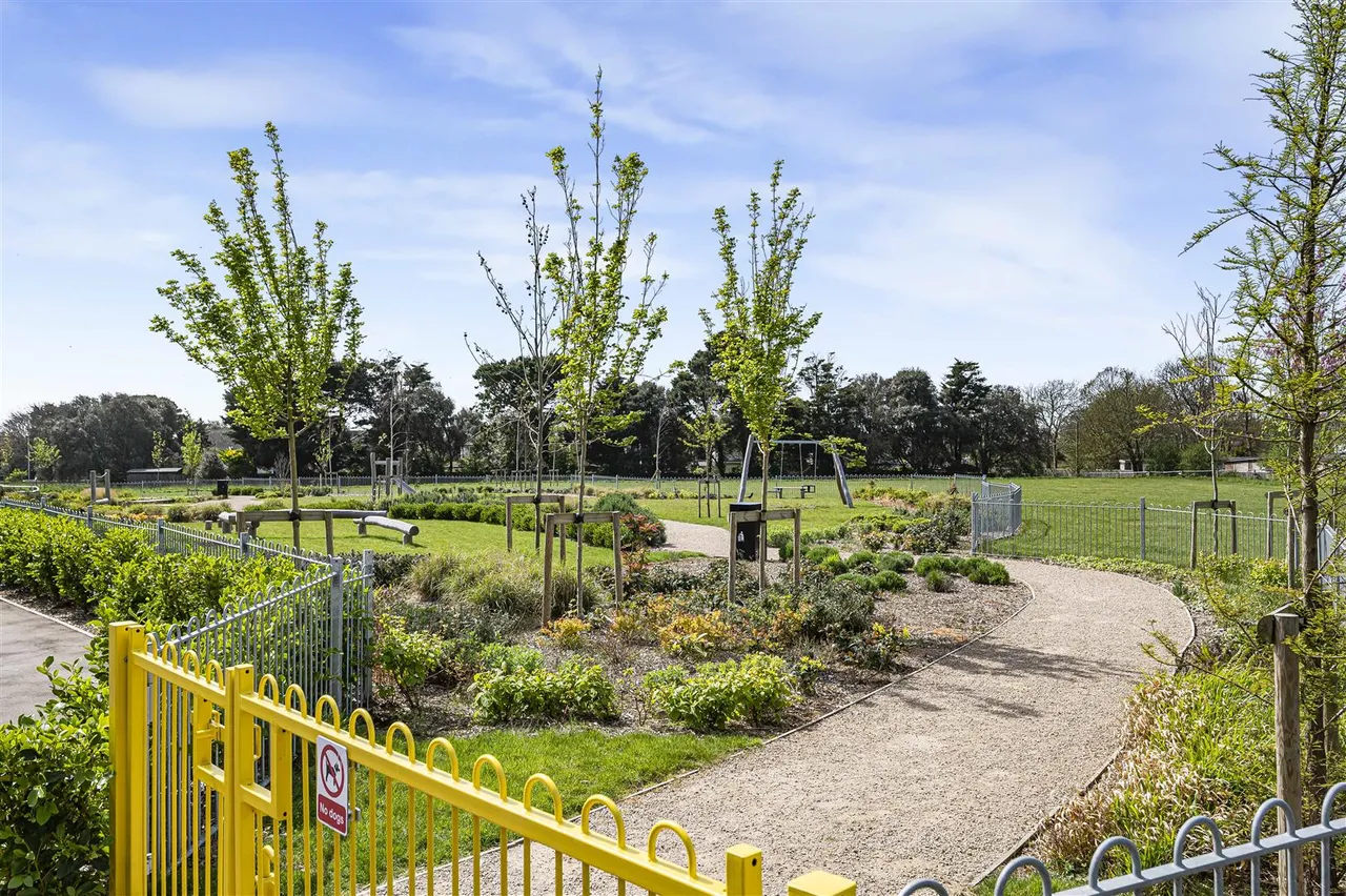 Newlands Place, Seaford, photo 17