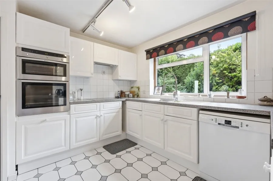 with 4 bedrooms in Harlow, CM17, photo 4