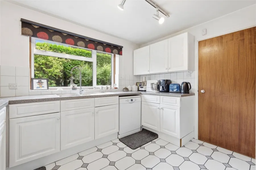 with 4 bedrooms in Harlow, CM17, photo 14