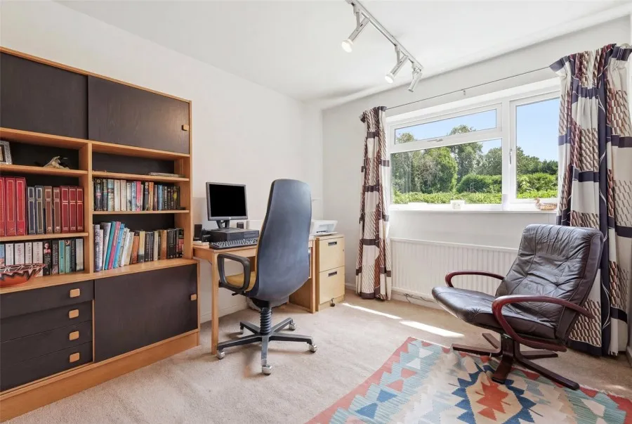 with 4 bedrooms in Harlow, CM17, photo 17