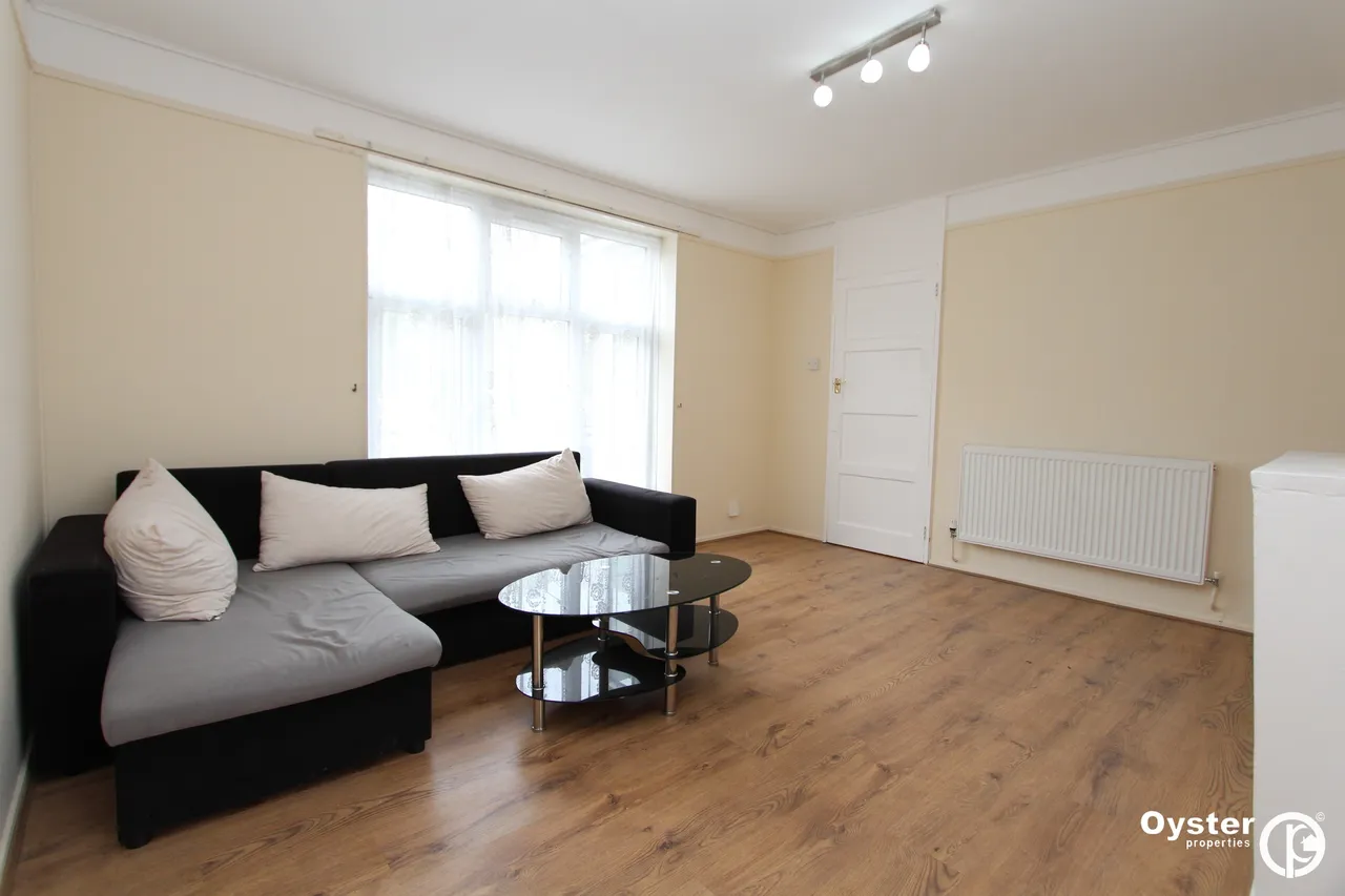 Courtenay Avenue, Harrow, HA3, photo 2