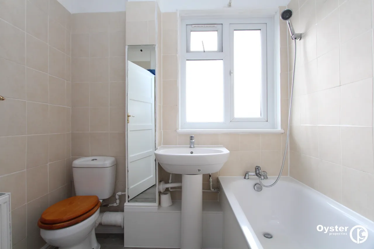 Courtenay Avenue, Harrow, HA3, photo 12