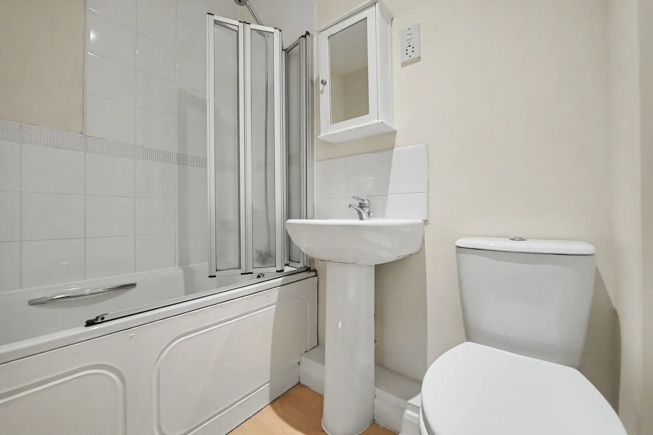 Valley Road, Aesops Court, CV2, photo 7