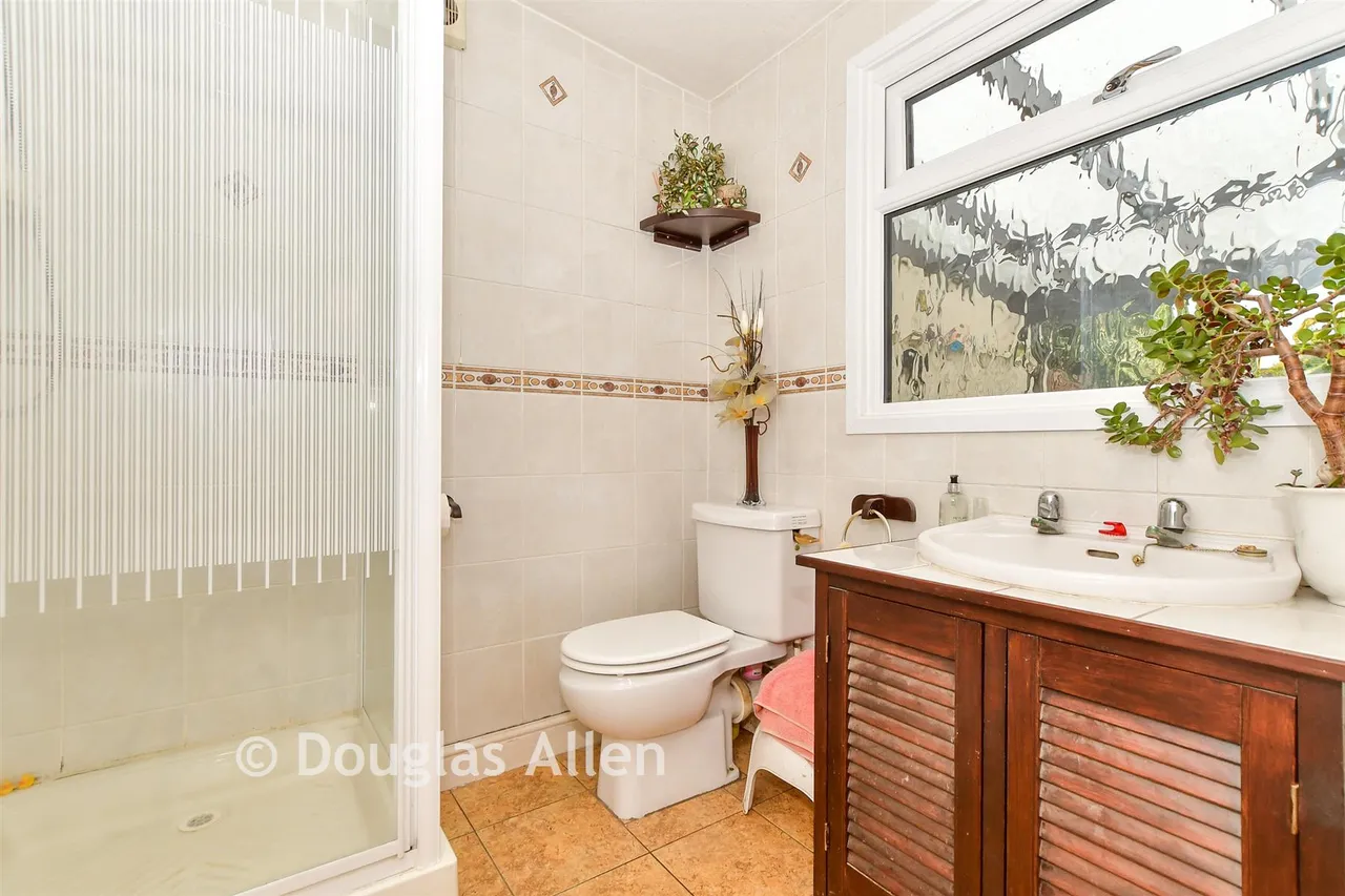 Elmhurst Drive, Hornchurch, RM11, photo 8