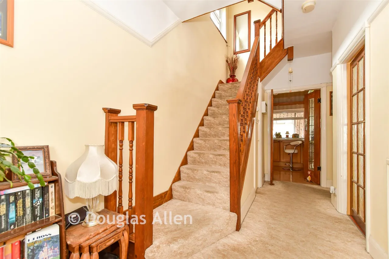Elmhurst Drive, Hornchurch, RM11, photo 6