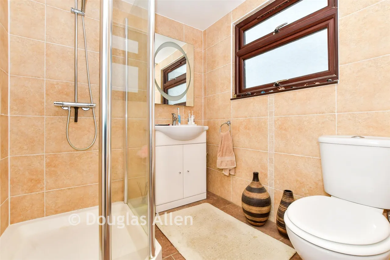 Elmhurst Drive, Hornchurch, RM11, photo 12