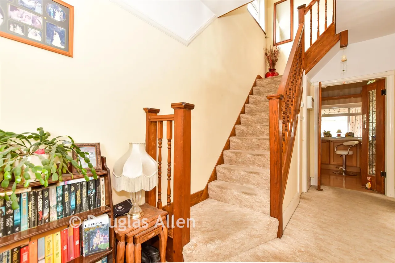 Elmhurst Drive, Hornchurch, RM11, photo 15