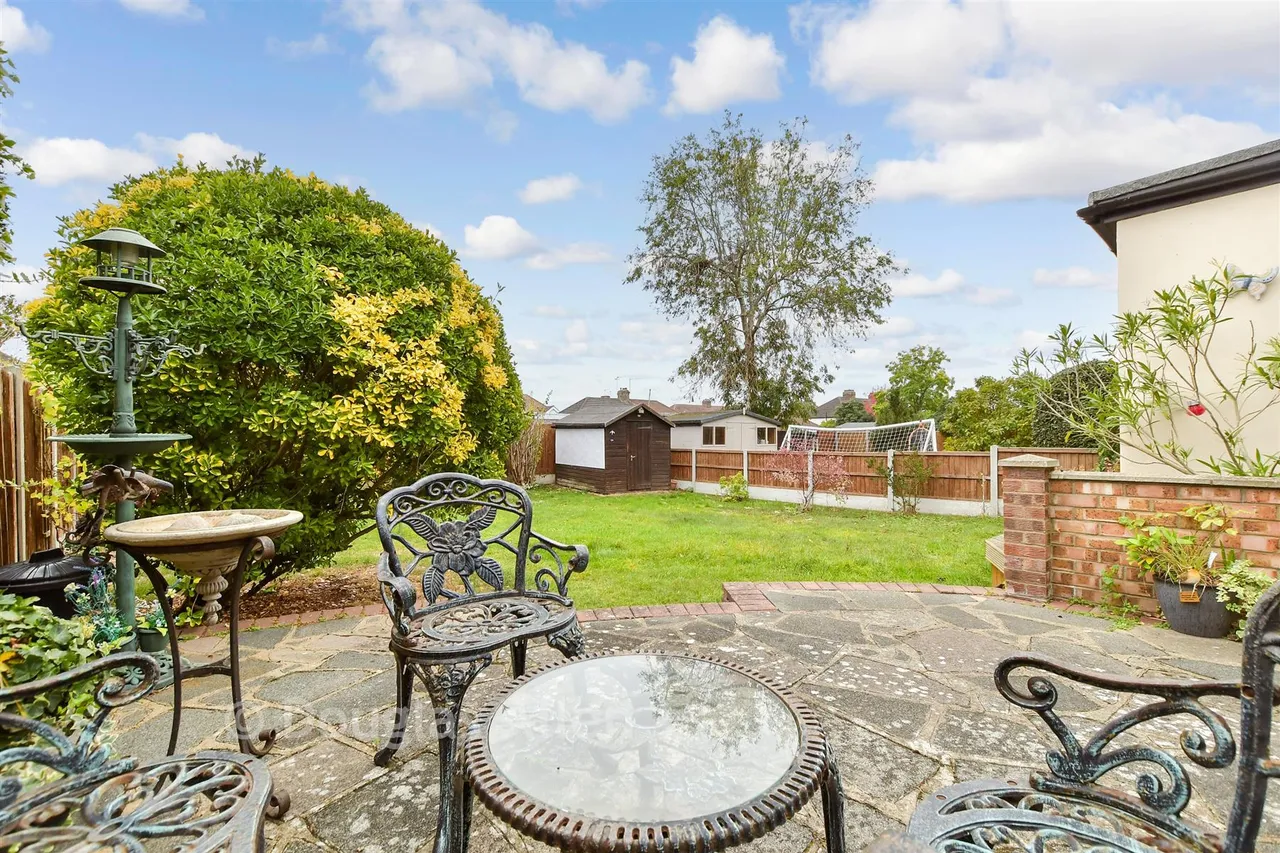 Elmhurst Drive, Hornchurch, RM11, photo 9