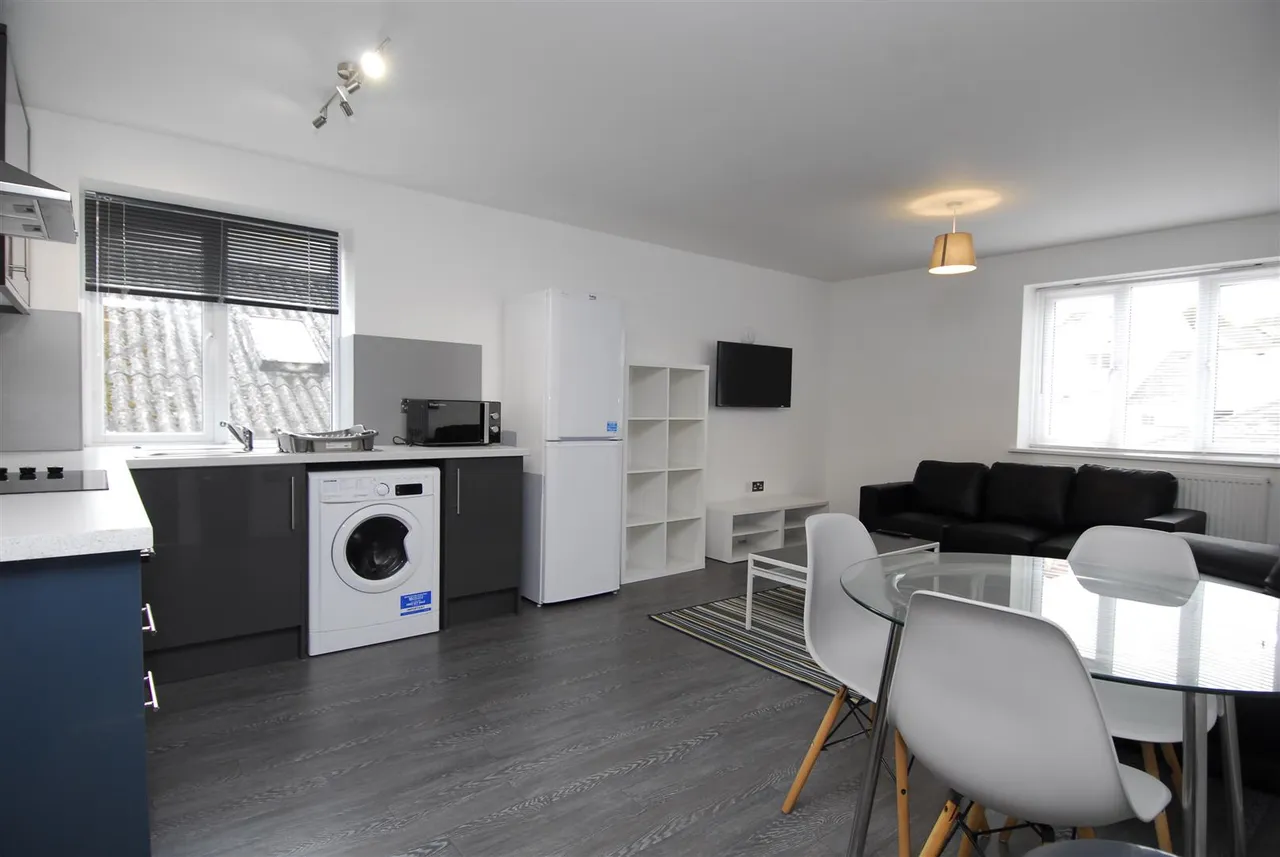 Belgrave Manor Apt, Plymouth, photo 2