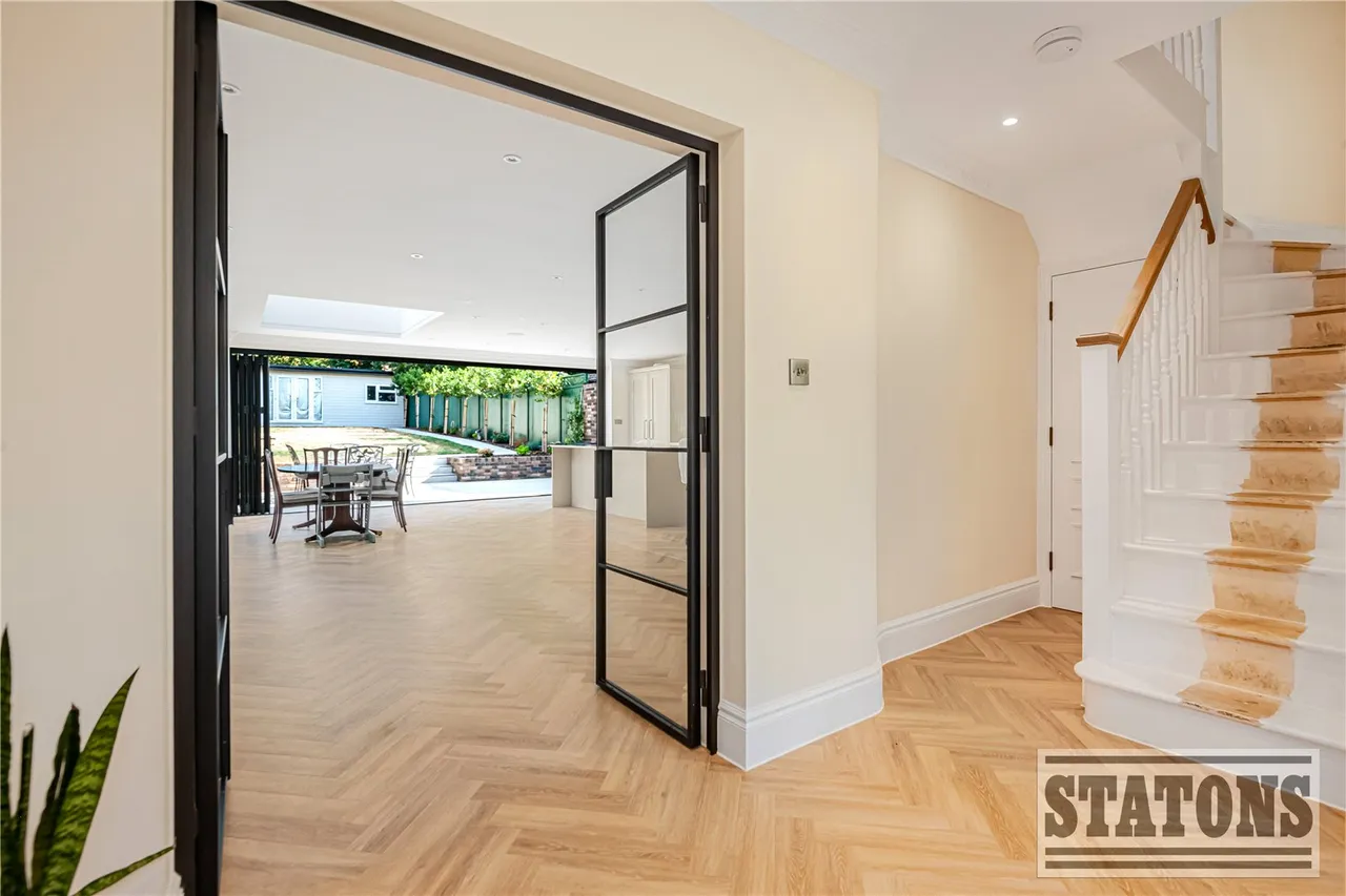 Prince George Avenue, London, N14, photo 12