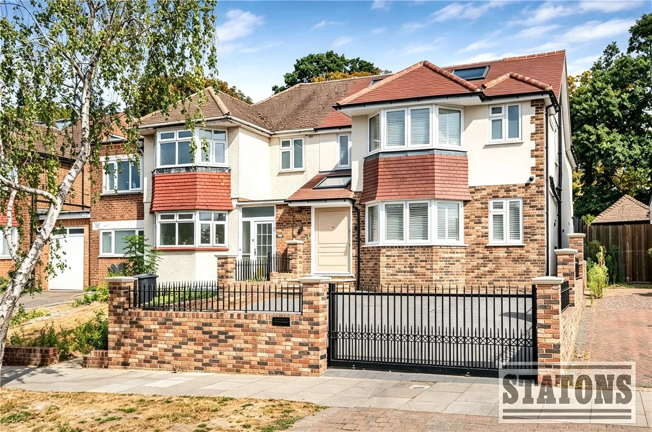 5 bed house for sale, Prince George Avenue, London, N14