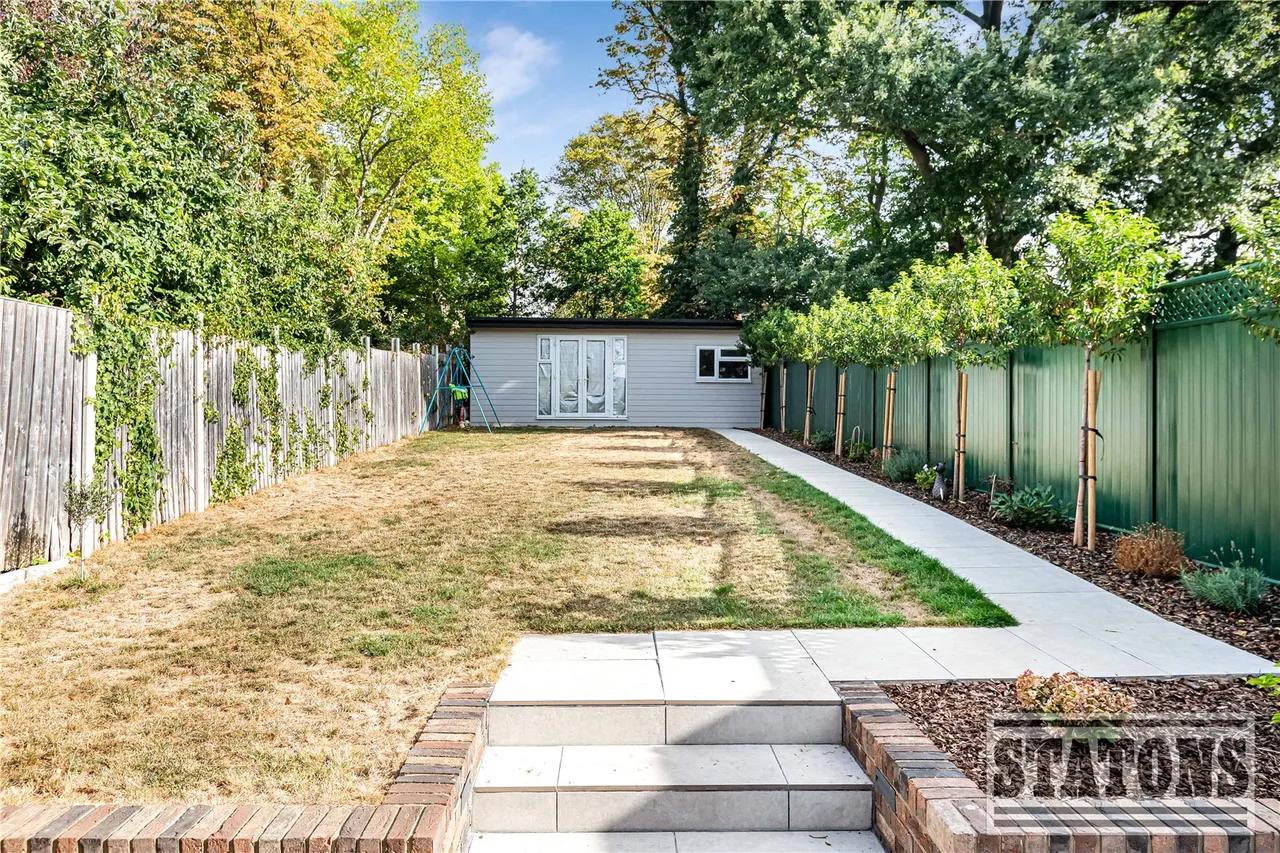 Prince George Avenue, London, N14, photo 27