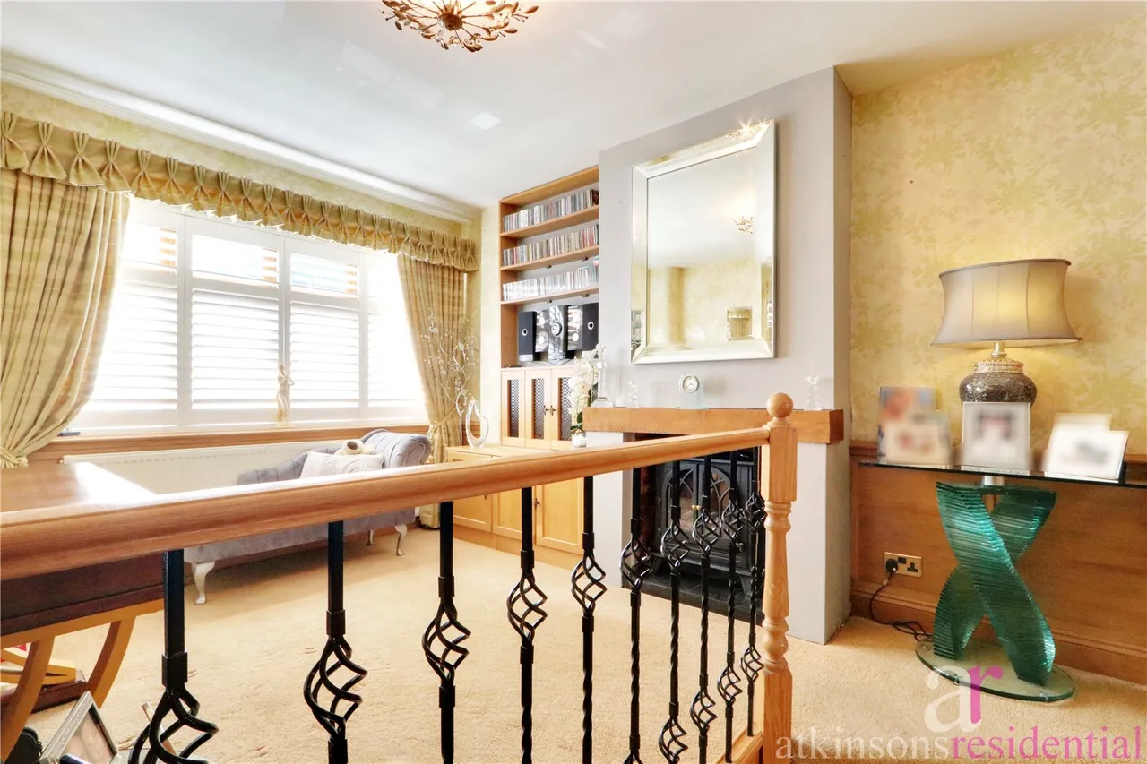 Brigadier Avenue, Enfield, EN2, photo 5