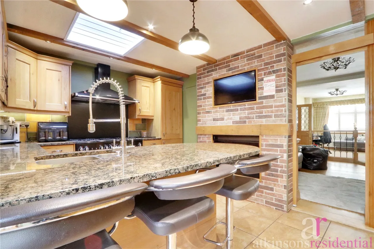 Brigadier Avenue, Enfield, EN2, photo 8