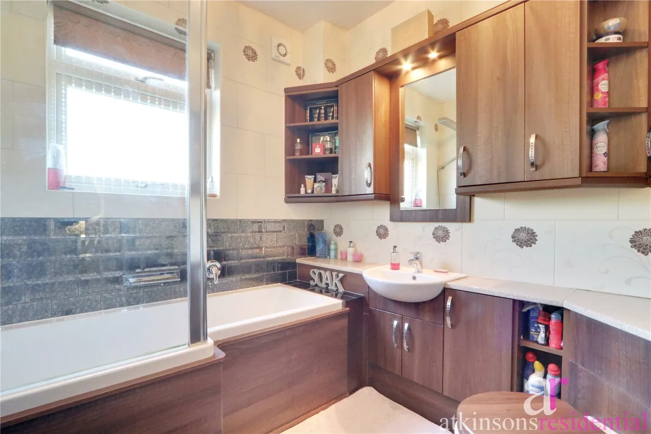 Brigadier Avenue, Enfield, EN2, photo 16