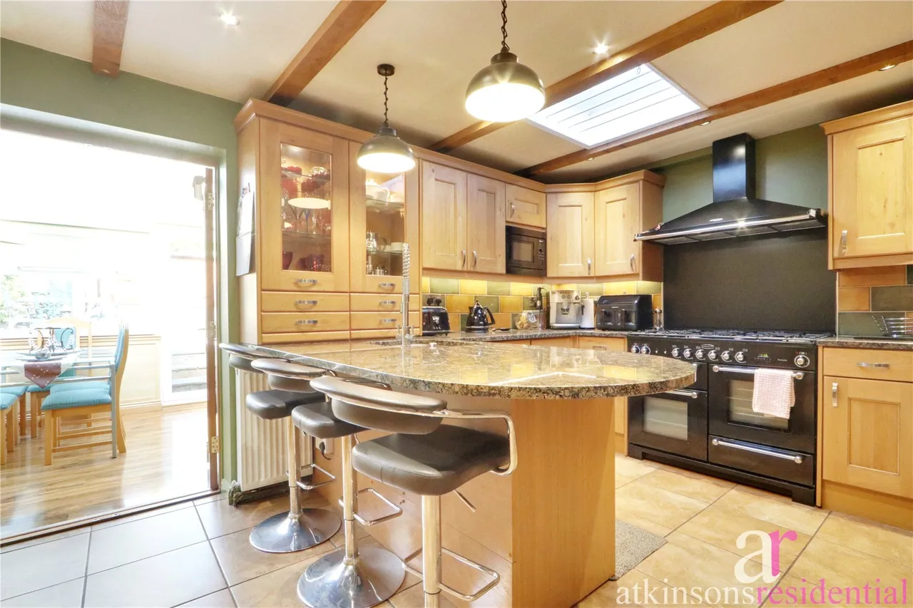 Brigadier Avenue, Enfield, EN2, photo 2