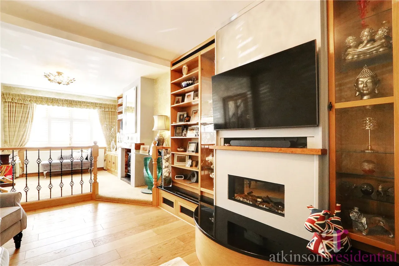 Brigadier Avenue, Enfield, EN2, photo 6