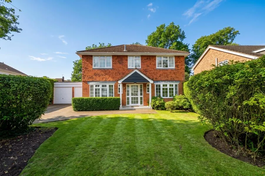 Crossacres, Woking, GU22, photo 13