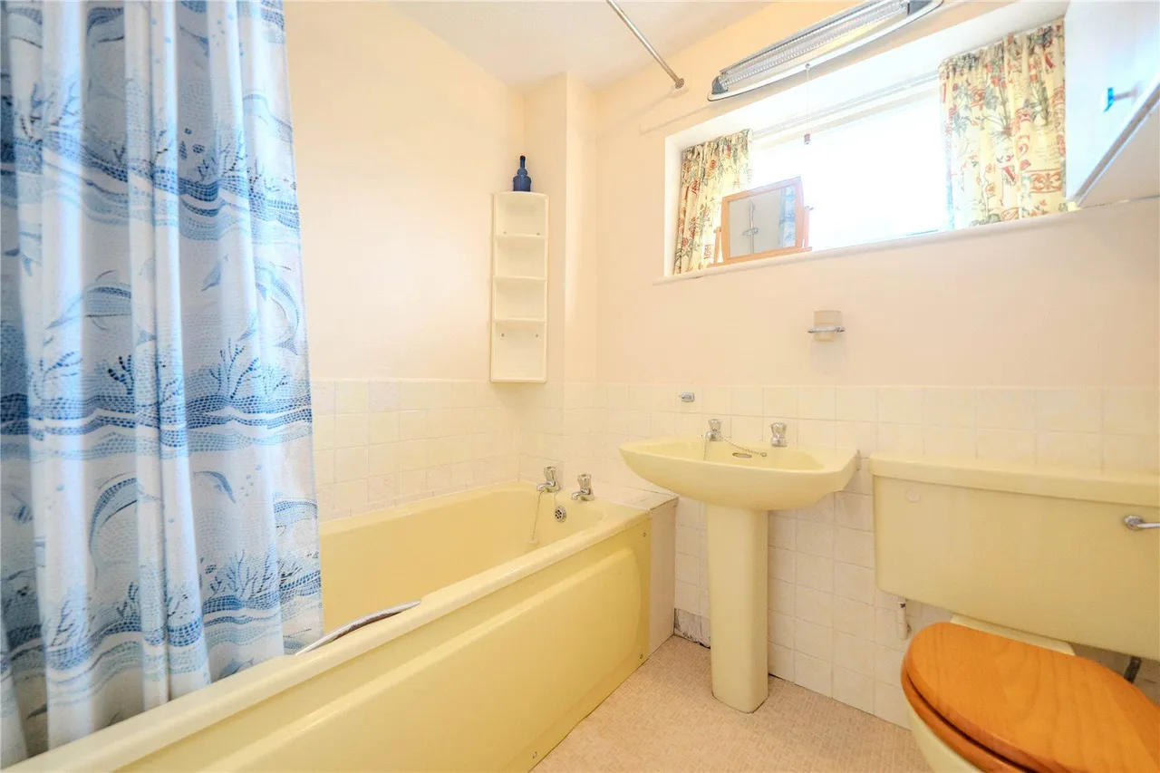Wentworth Avenue, Leeds, LS17, photo 15