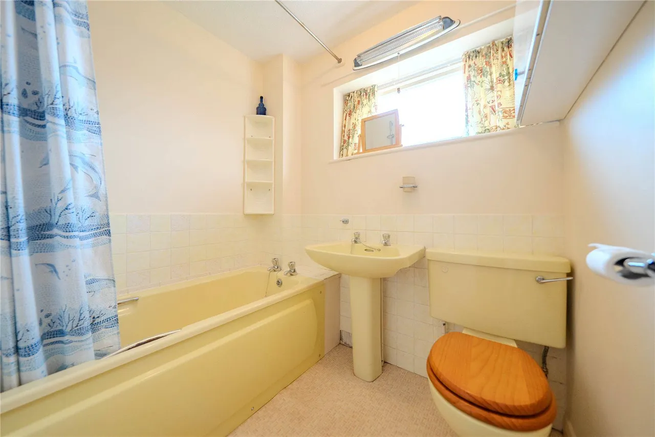 Wentworth Avenue, Leeds, LS17, photo 9