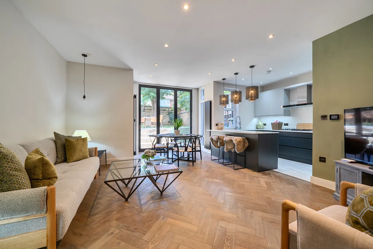 1 bed flat for sale — 52a Priory Road, London