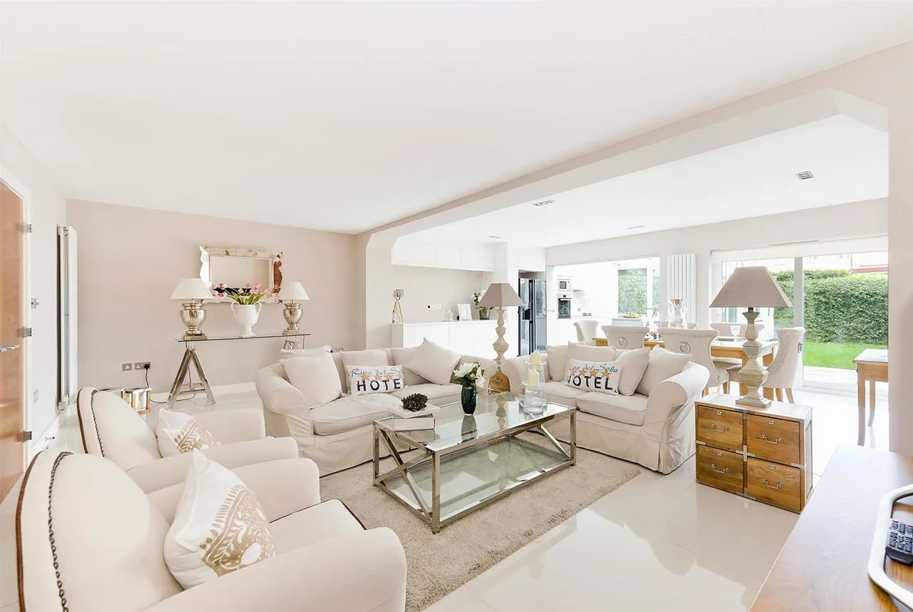 5 bed house to rent — Court Close, St John's Wood Park, London, NW8 6NN