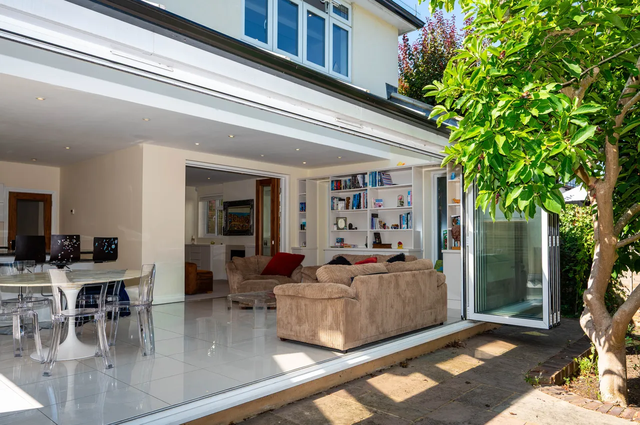 11 Clinton Avenue, East Molesey, photo 8