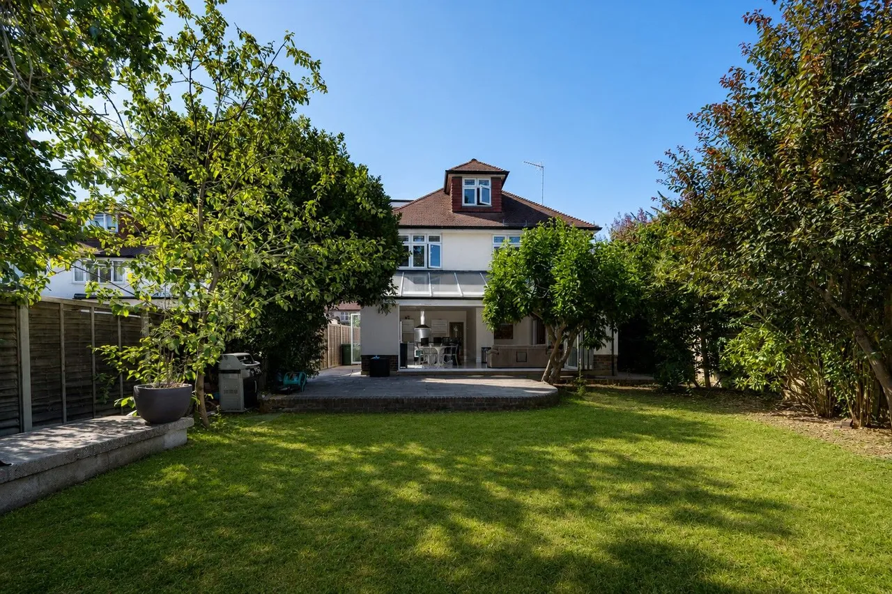 11 Clinton Avenue, East Molesey, photo 9