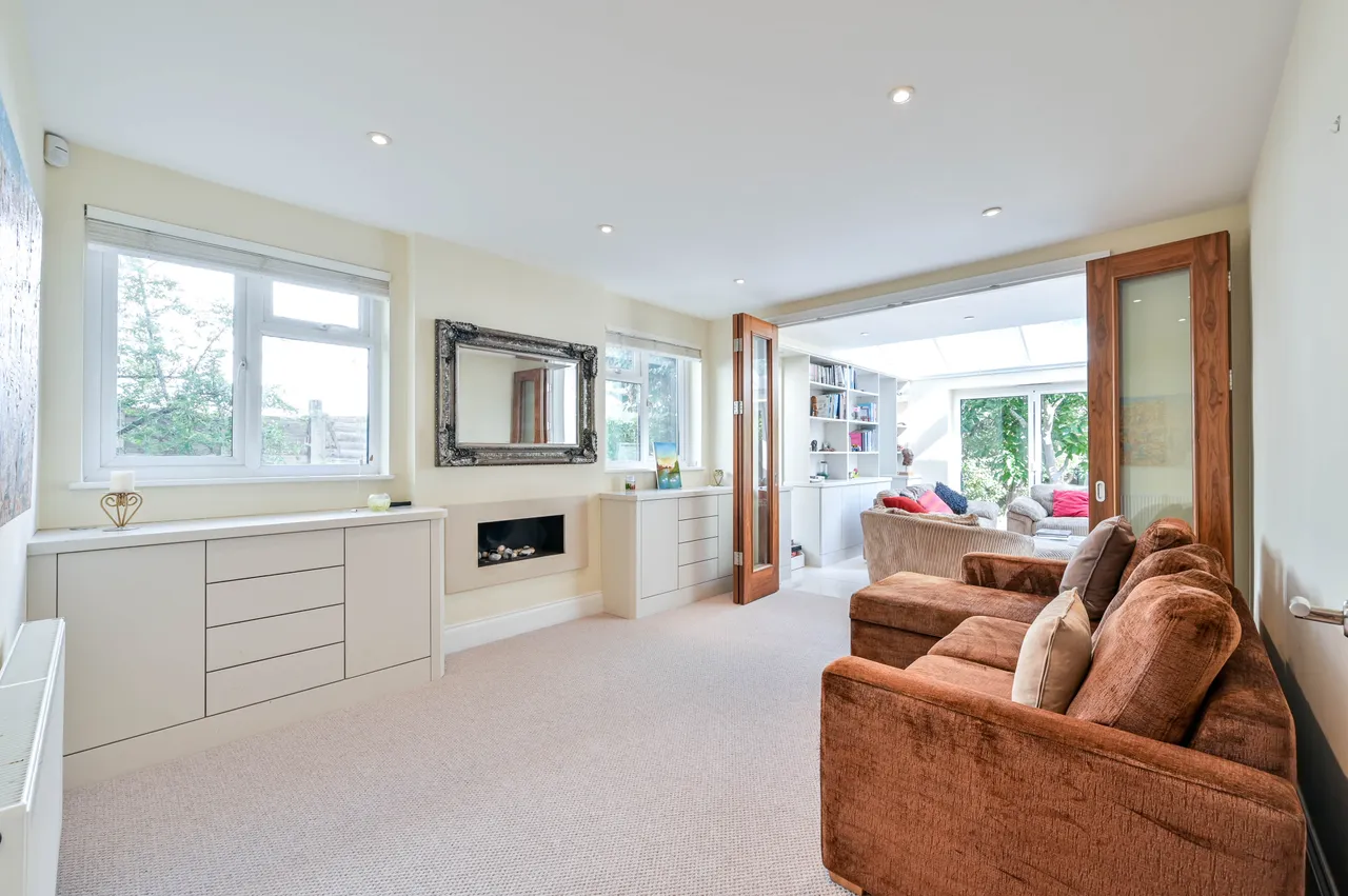11 Clinton Avenue, East Molesey, photo 5
