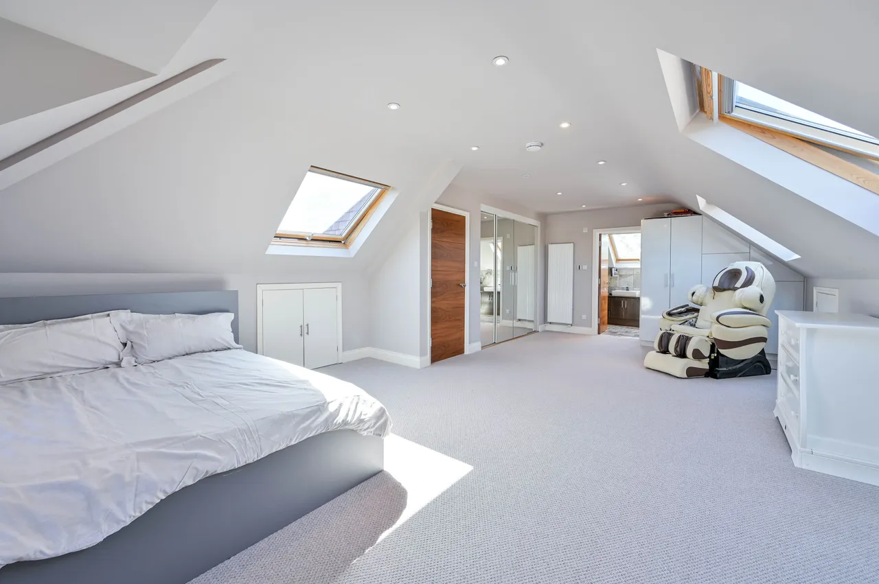 11 Clinton Avenue, East Molesey, photo 11