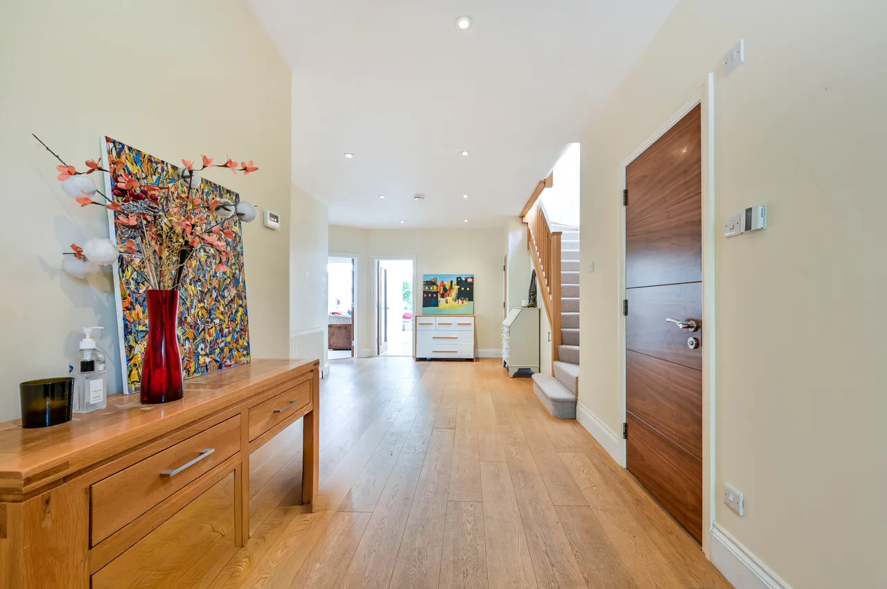 11 Clinton Avenue, East Molesey, photo 6