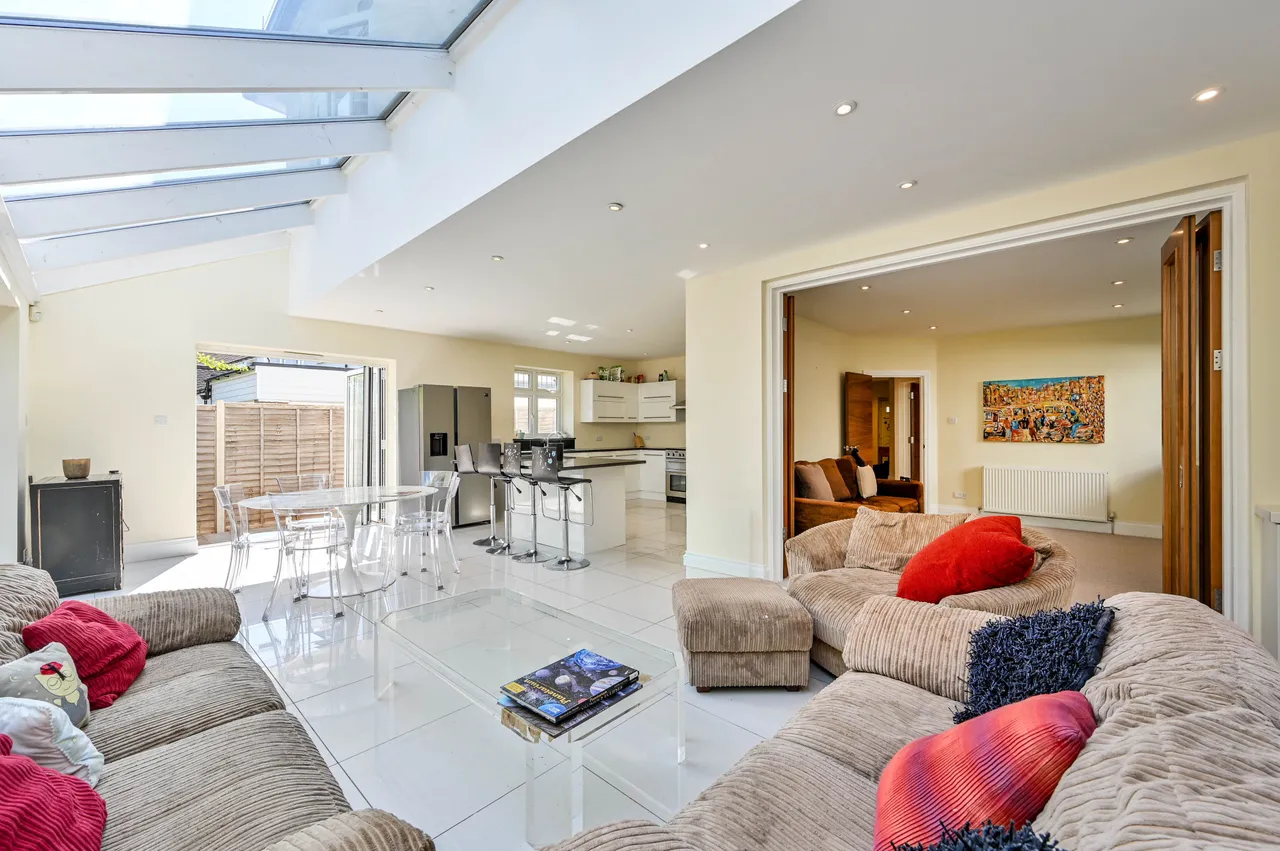 11 Clinton Avenue, East Molesey, photo 7