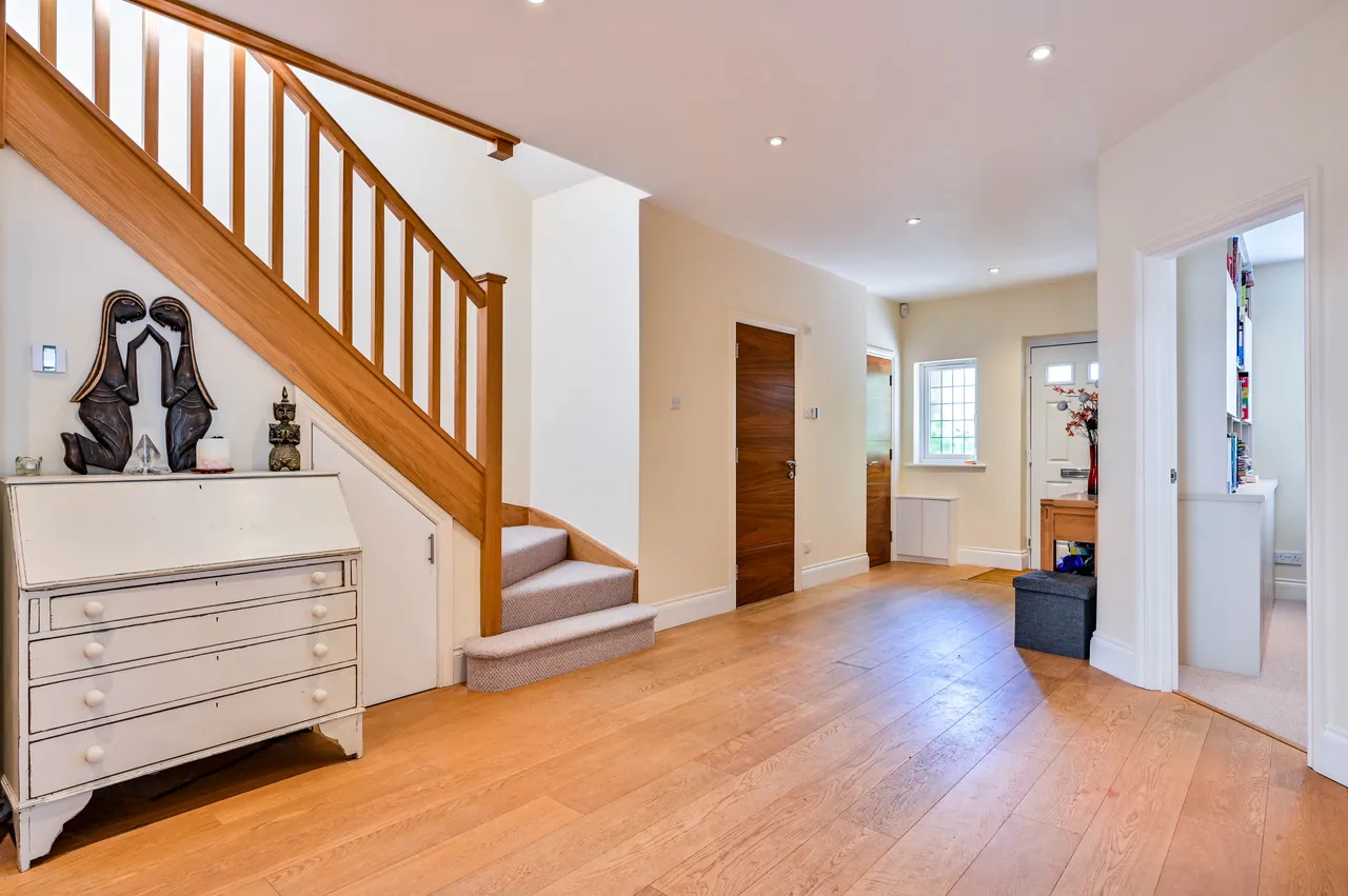 11 Clinton Avenue, East Molesey, photo 4