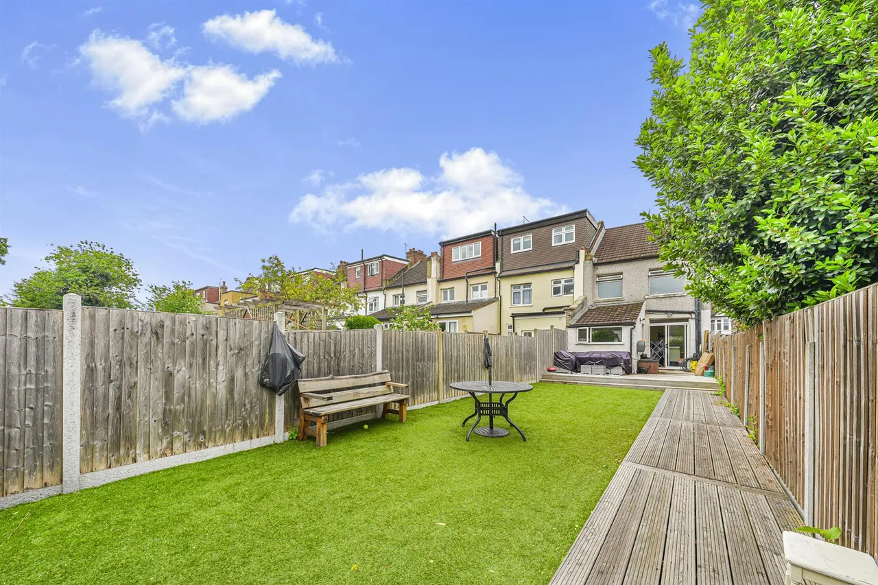Hall Lane, Chingford, E4 8EU, photo 10
