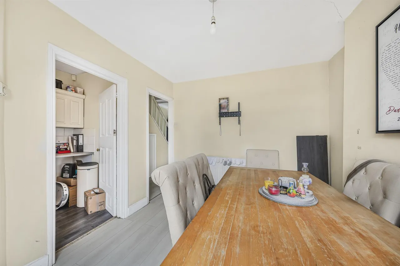 Hall Lane, Chingford, E4 8EU, photo 8