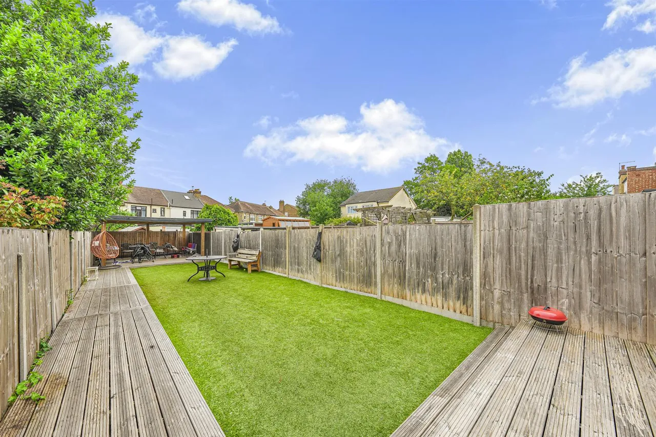 Hall Lane, Chingford, E4 8EU, photo 9