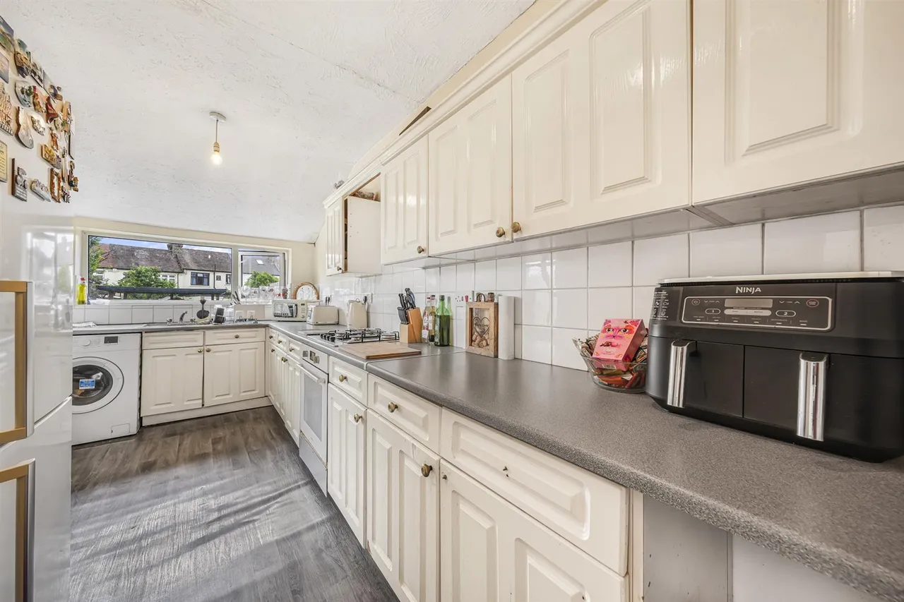 Hall Lane, Chingford, E4 8EU, photo 4