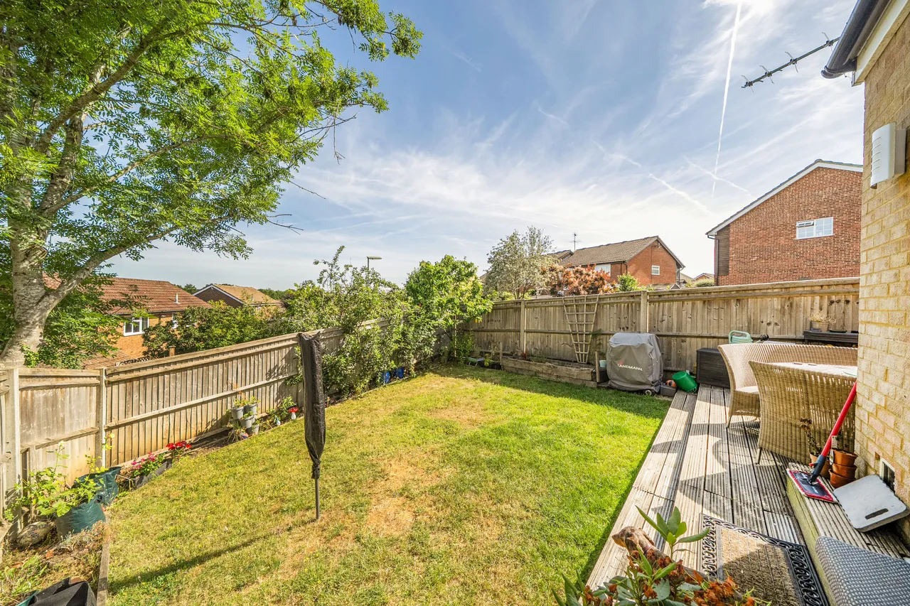 2 Ashbury Crescent, Guildford, photo 4