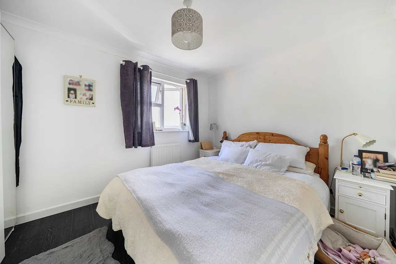 2 Ashbury Crescent, Guildford, photo 5