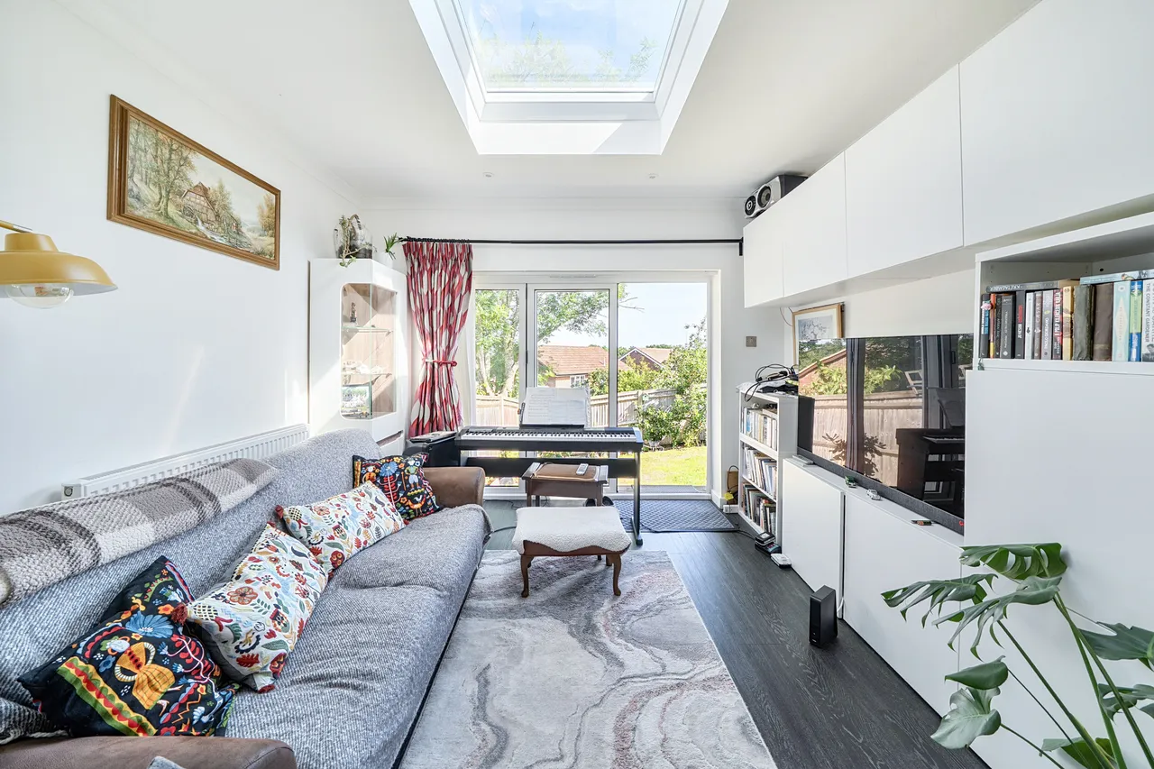2 Ashbury Crescent, Guildford, photo 2