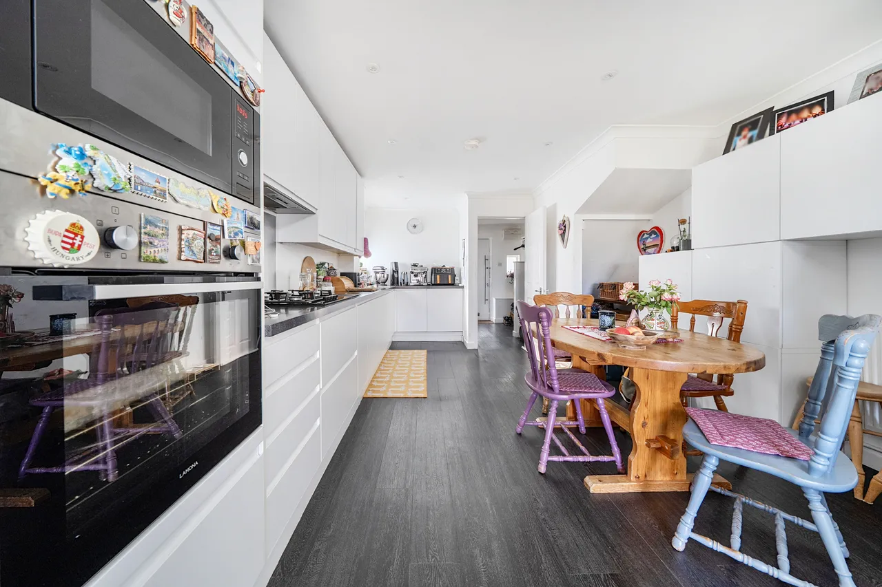 2 Ashbury Crescent, Guildford, photo 12