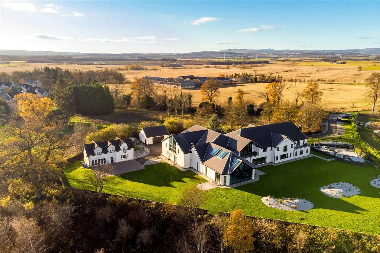 Brackenber House, Airth, Falkirk, Stirlingshire, FK2 8JG, photo 2