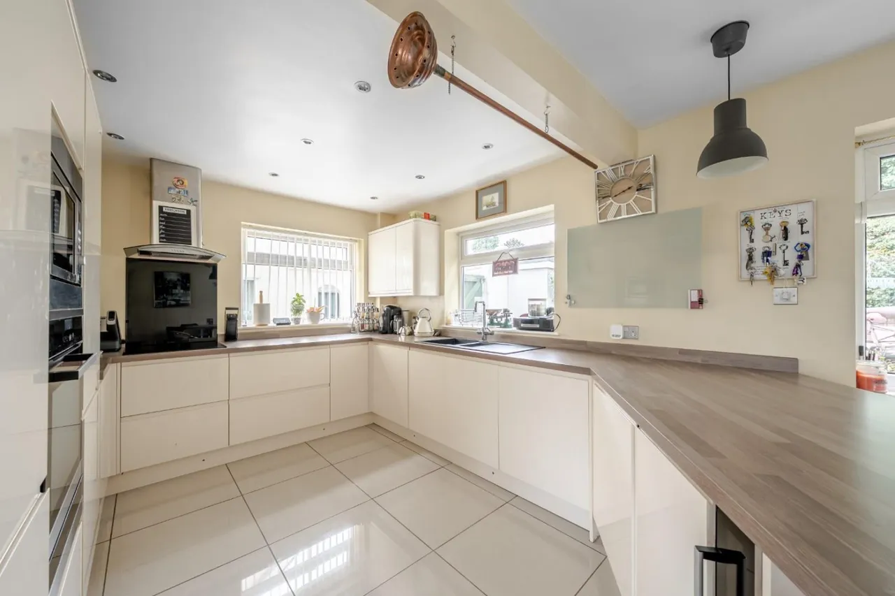 Greystones Close, Aberford, LS25, photo 3