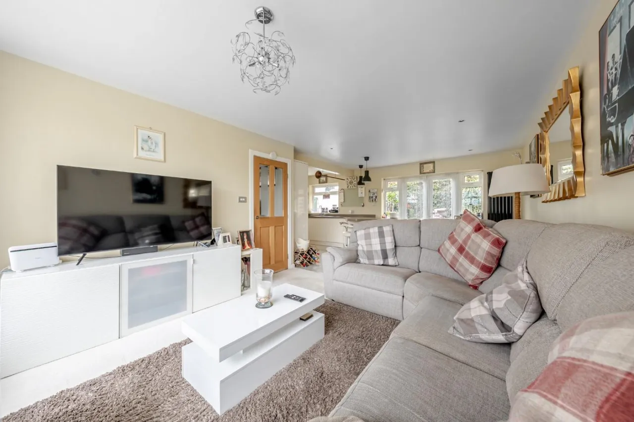Greystones Close, Aberford, LS25, photo 2