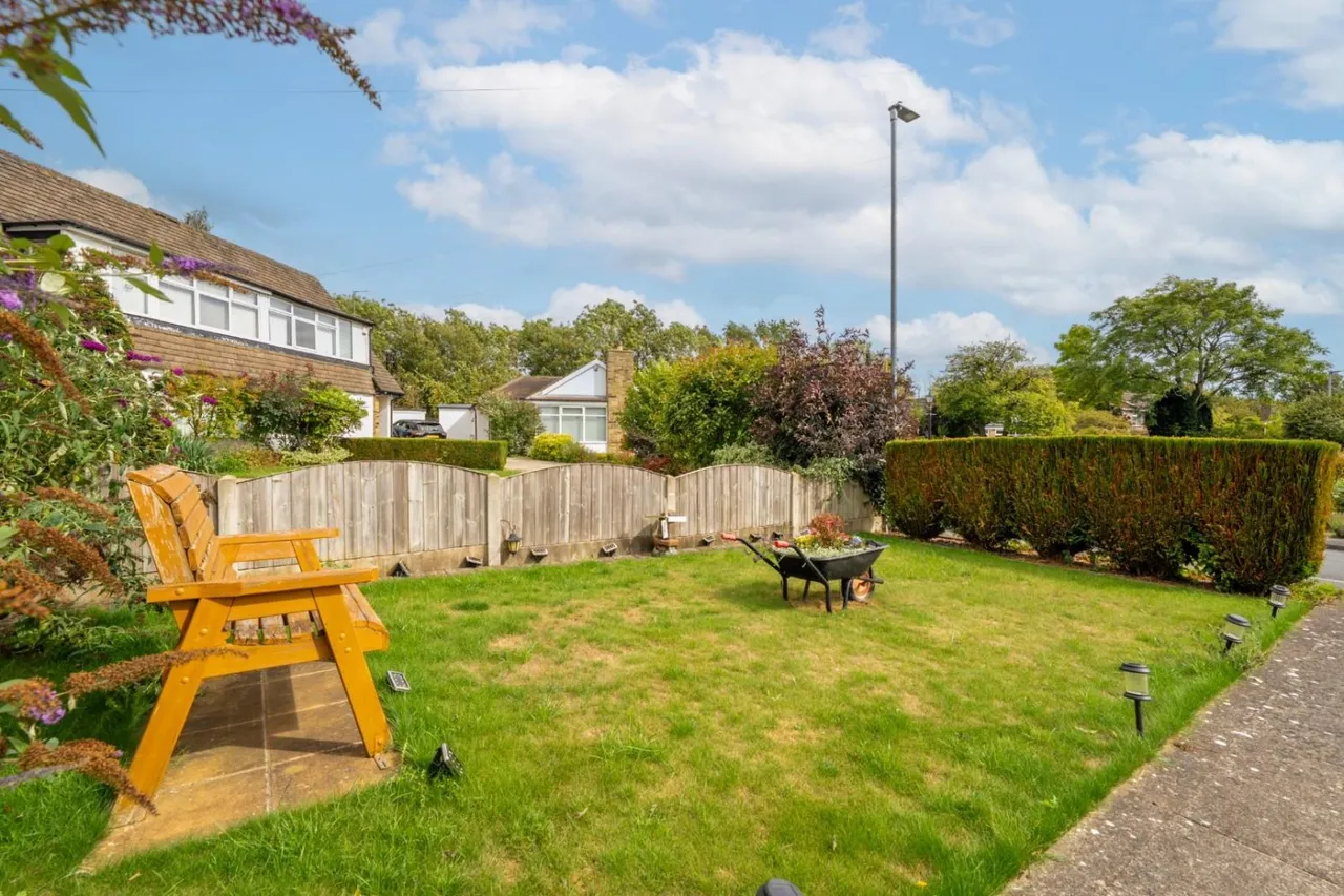 Greystones Close, Aberford, LS25, photo 20