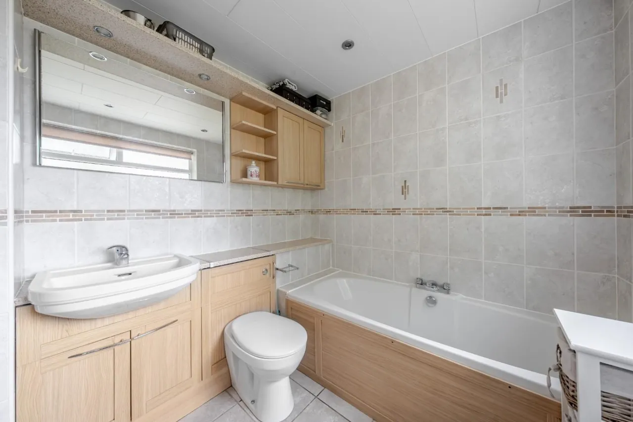 Greystones Close, Aberford, LS25, photo 10