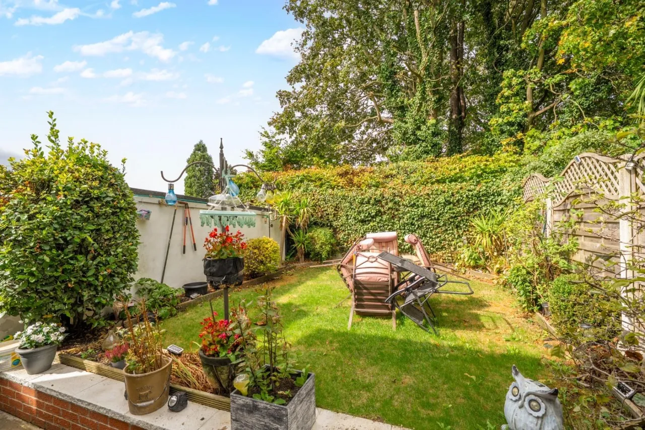 Greystones Close, Aberford, LS25, photo 13