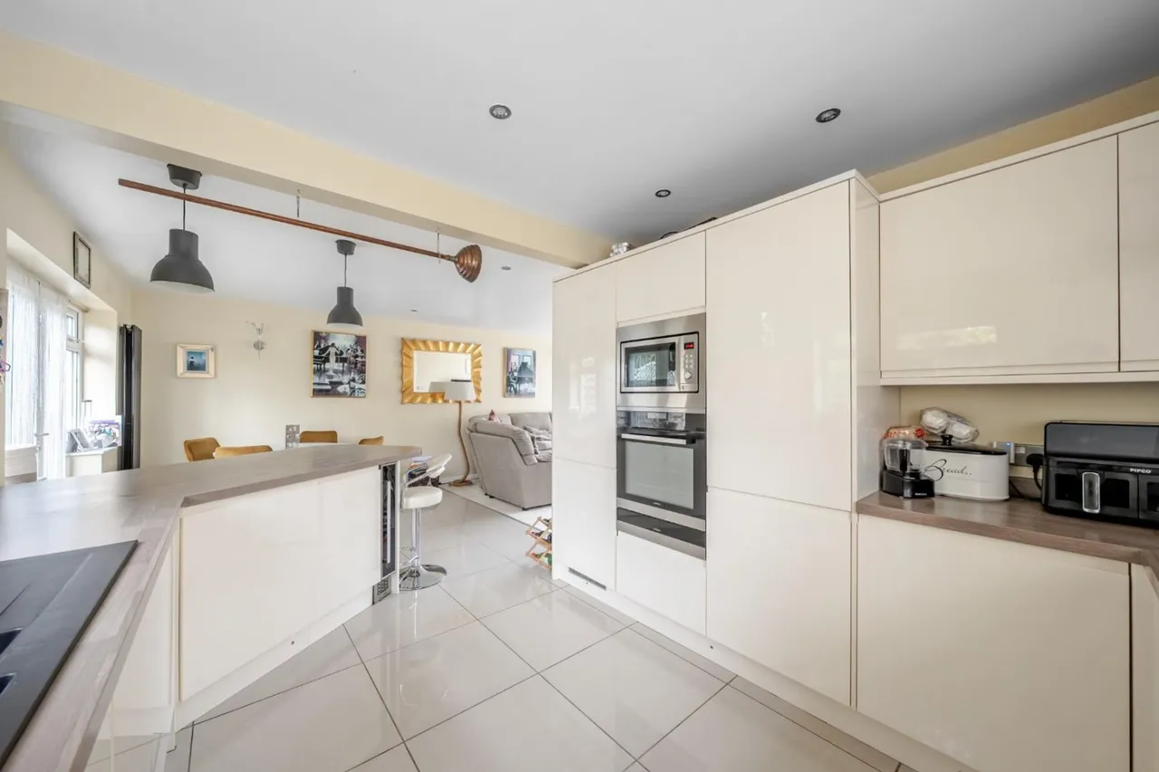 Greystones Close, Aberford, LS25, photo 4