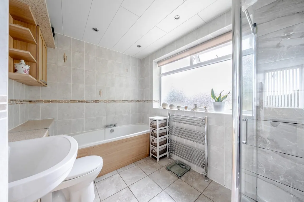 Greystones Close, Aberford, LS25, photo 9