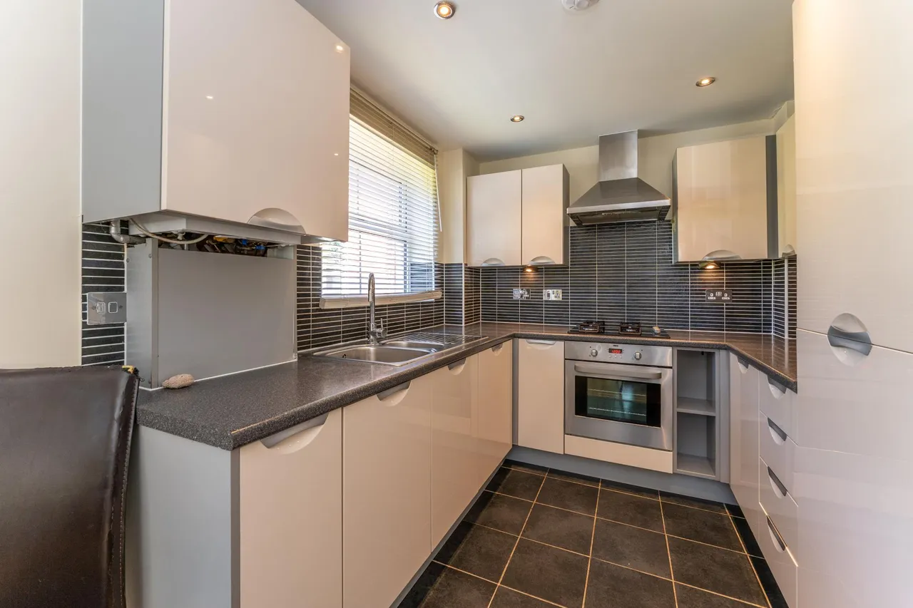 Coppetts Road, London, N10, photo 4